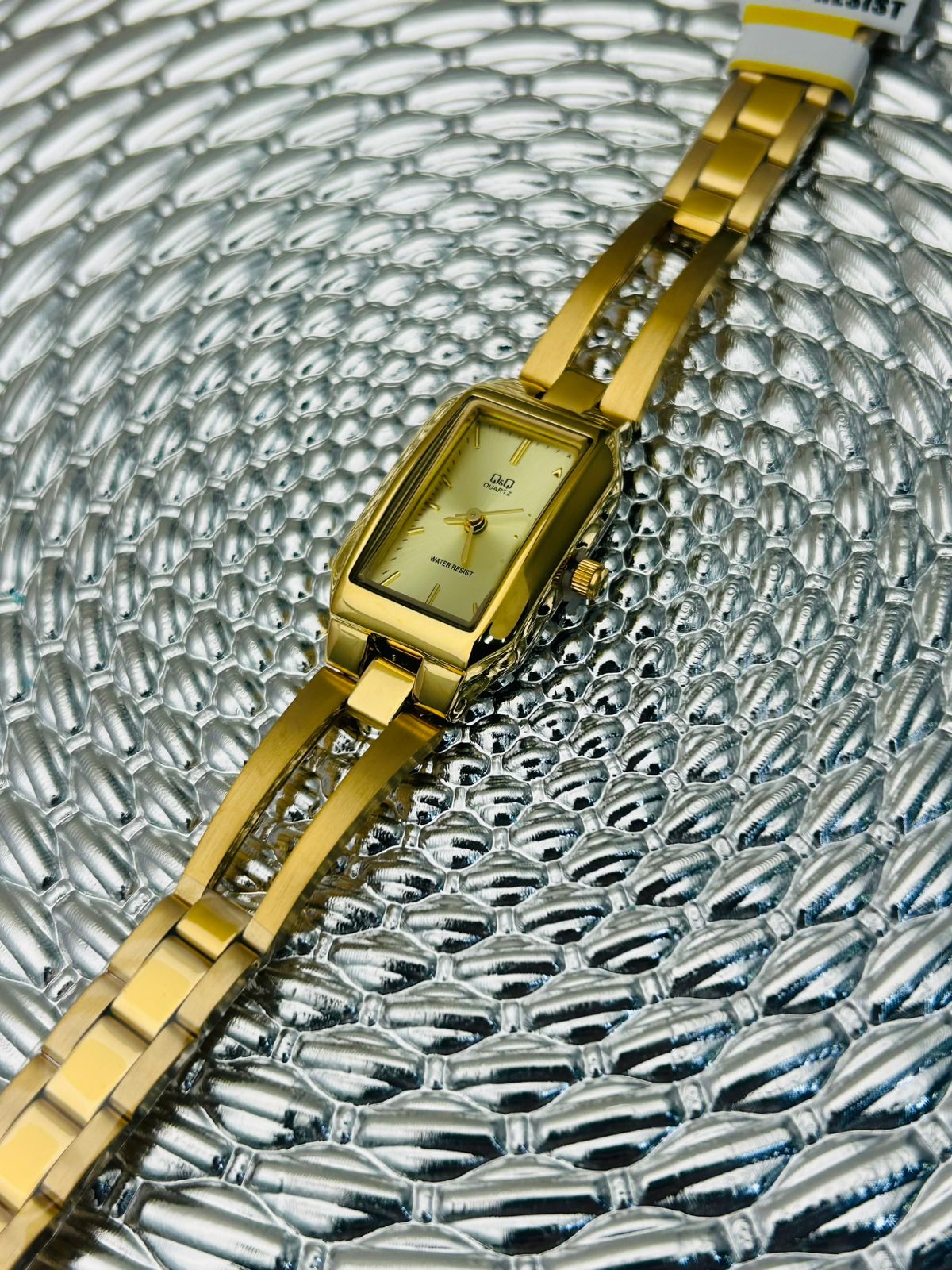 Reloj para dama Q&Q rectangular