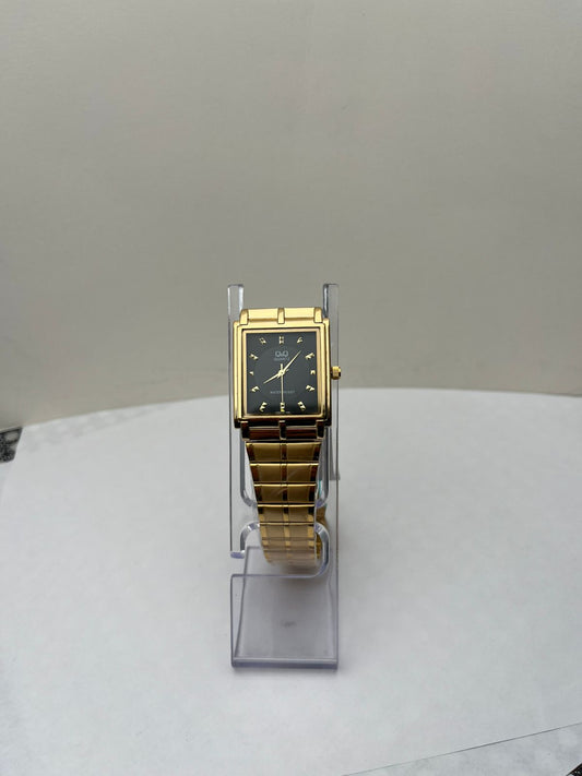 Reloj Q&Q rectangular para dama